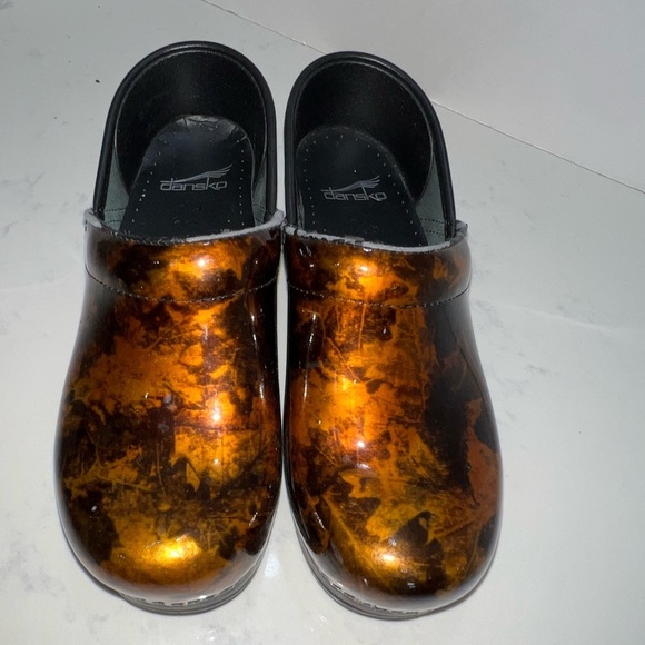 Brown and Black Clogs - Picture 15 of 16